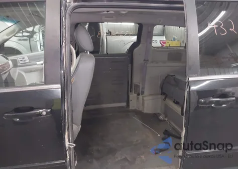 2008 Chrysler Town & Country Touring из США, поврежденный, VIN 2A8HR54P08R779374